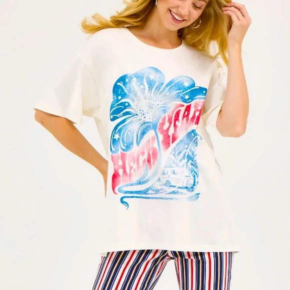 Lainey Wilson/Wrangler  “Heck Yeah” Tee - Picture 3 of 8